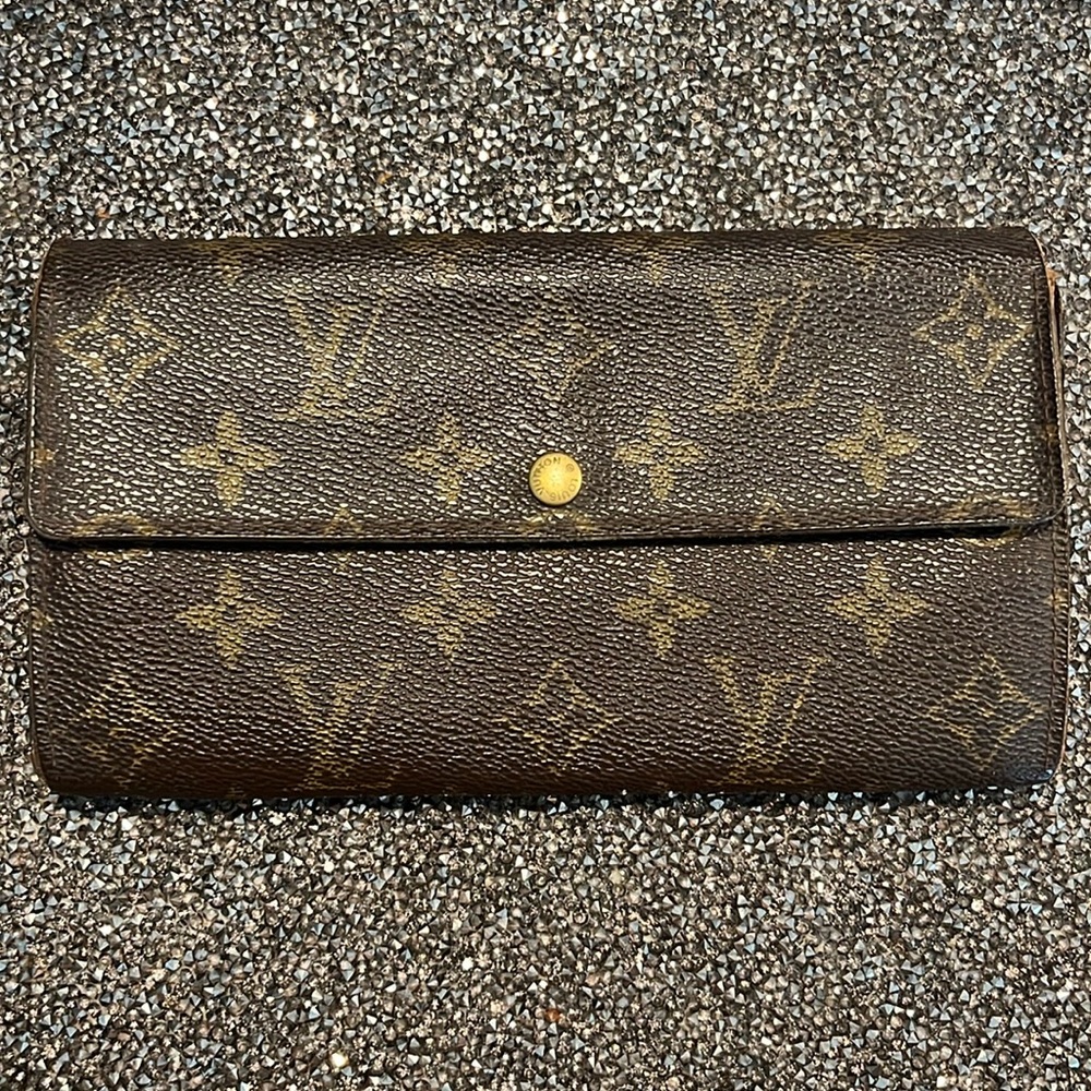 Luis Vuitton wallet